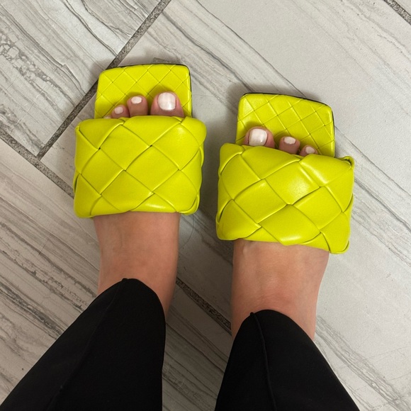 BOTTEGA VENETA light green Intrecciato Lido Sandals - Picture 6 of 6